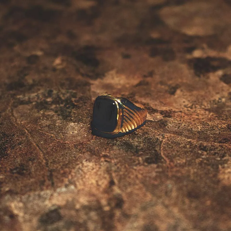 14K Ribbed Onyx Ring