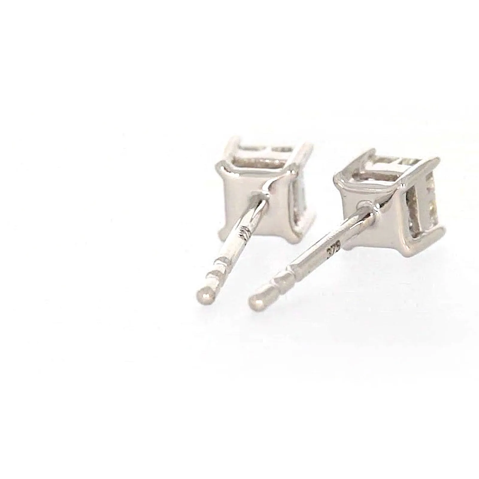 9ct White Gold Princess Cut with 0.15 CARAT tw of Diamonds Stud Earrings
