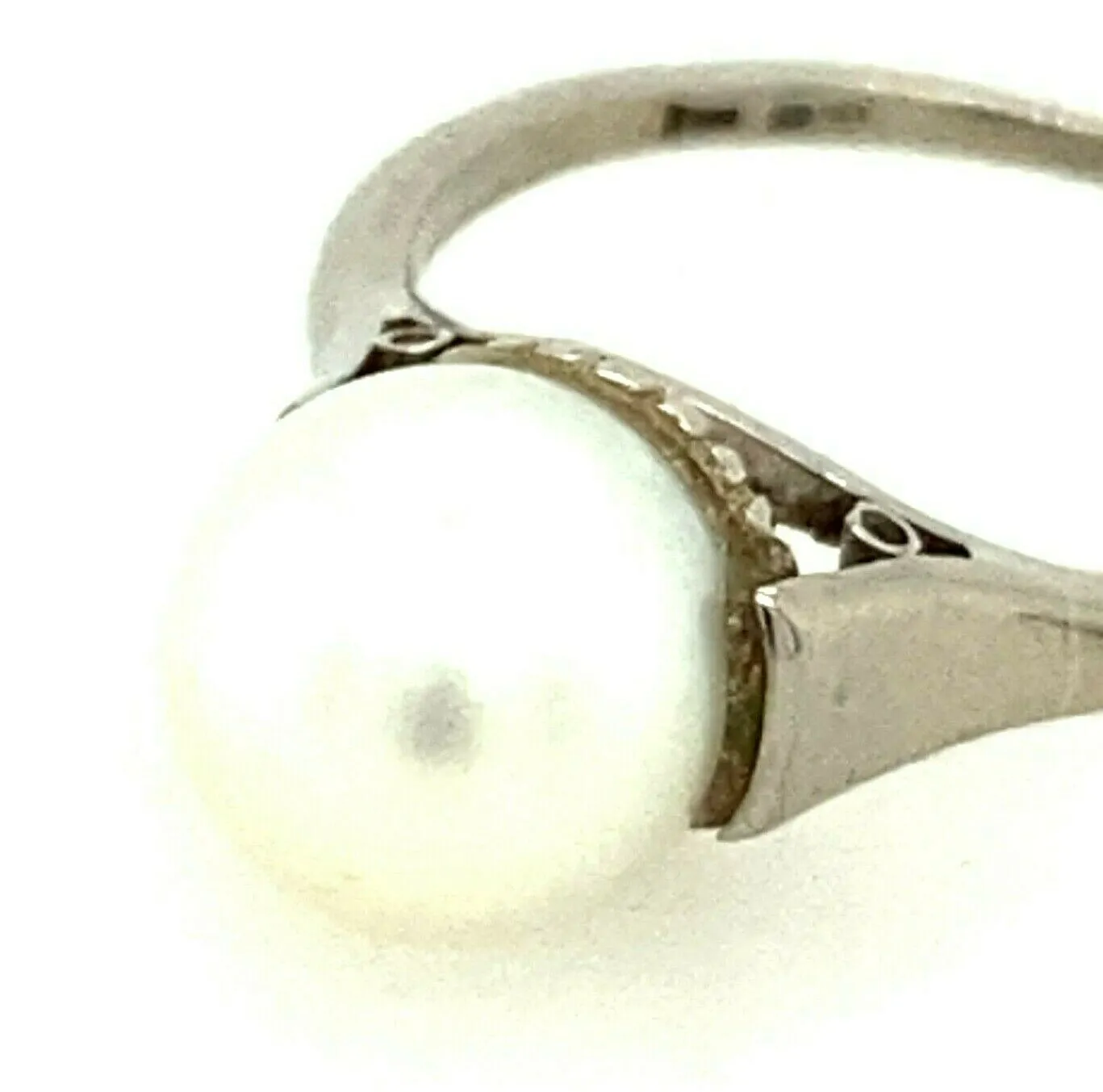 Pearl 18ct White Gold Ring