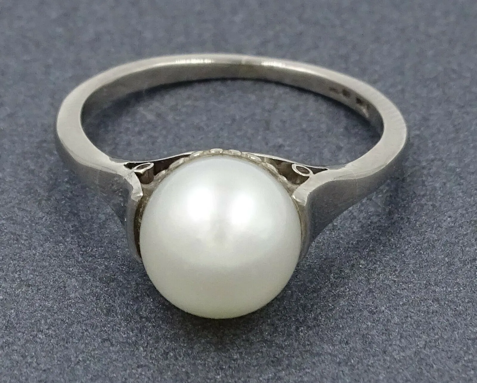 Pearl 18ct White Gold Ring
