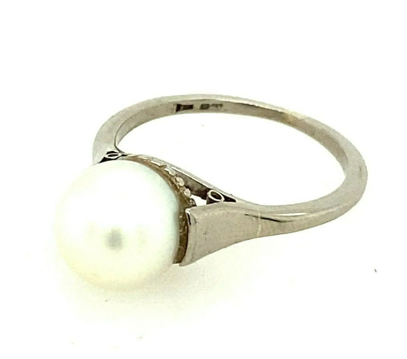 Pearl 18ct White Gold Ring